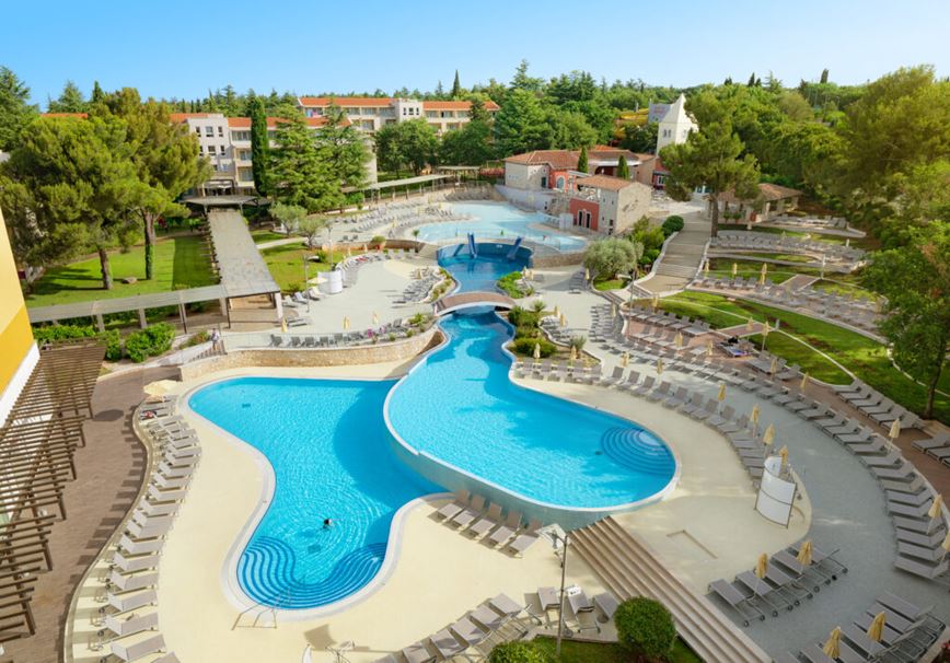Hotel-Garden-Istra-Plava-Laguna_2022_Swimming-pools_outdoor-swimming-pool-1024x715