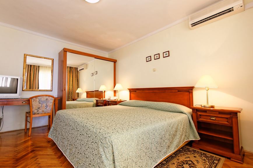 Val hotel TN - pokoj Standard moře, přízemí, terasa - Seget Donji (Trogir) - 101 CK Zemek - Chorvatsko